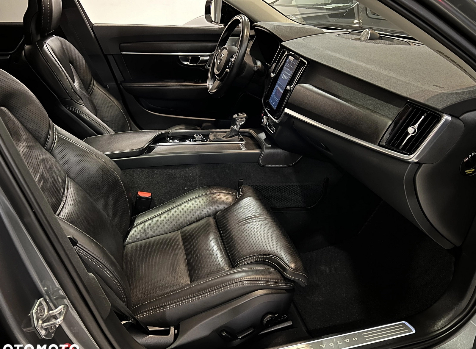 Volvo V90 Cross Country cena 147000 przebieg: 147000, rok produkcji 2017 z Bieruń małe 352